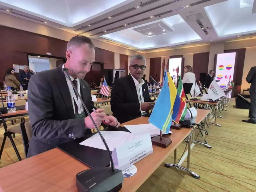 Colombia firma acuerdo con exótico destino que alista inversiones petroleras por US$10.500 millones Cámara de Comercio Colombo Holandesa, Holland House, y la Cámara de Comercio e Industria de Surinam
