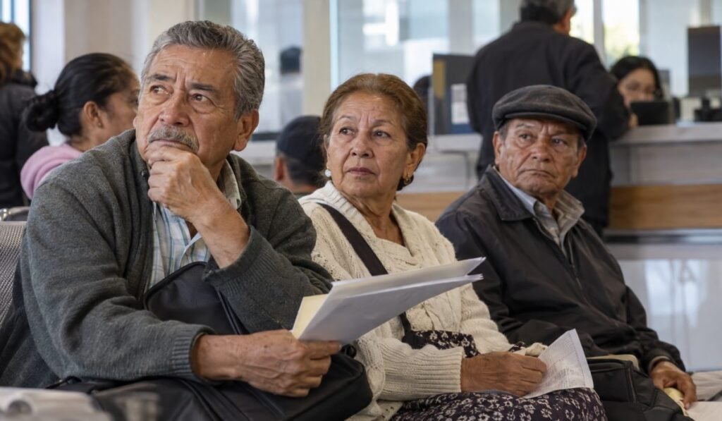 Cámara pide más plazo a la Corte para corregir vicios de la reforma pensional de Petro Cámara pide más plazo a la Corte para corregir vicios de la reforma pensional de Petro