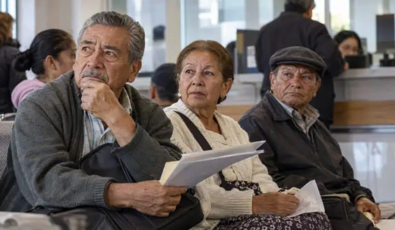 Cámara pide más plazo a la Corte para corregir vicios de la reforma pensional de Petro Cámara pide más plazo a la Corte para corregir vicios de la reforma pensional de Petro
