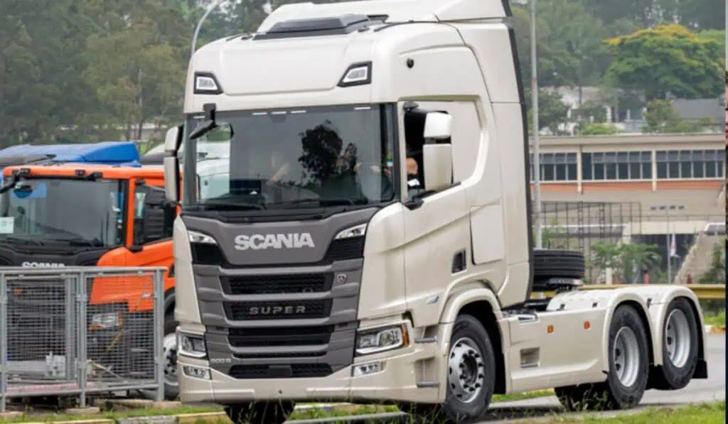 Scania revela cómo busca reducir 50 % de las emisiones de CO₂ de sus operaciones industriales Camiones Scania