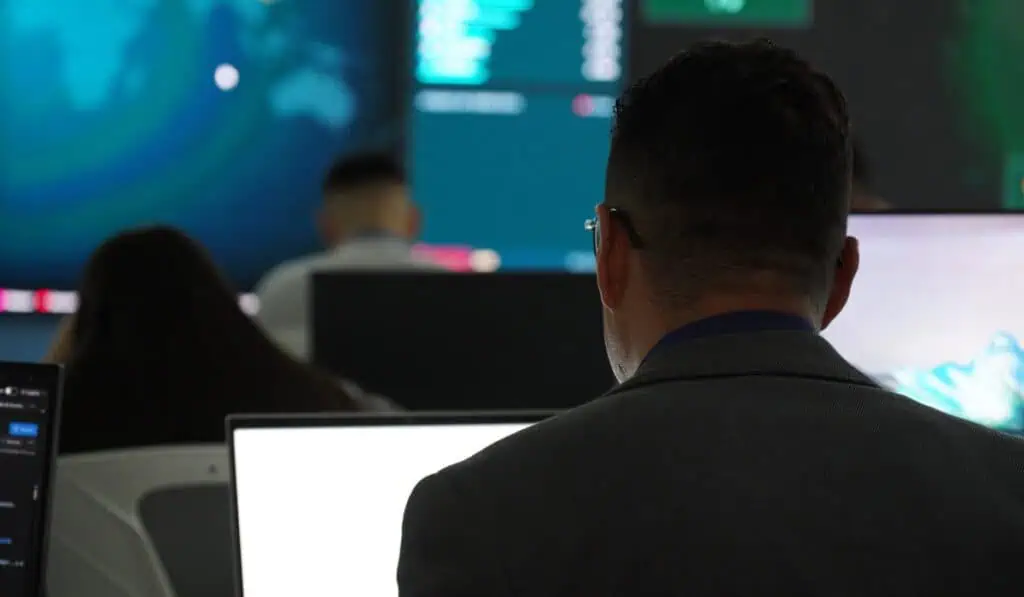 Indra Group cumple 30 años en Colombia y presenta nueva sede con centro de ciberseguridad de última generación Centro de Operaciones de Ciberseguridad de Indra