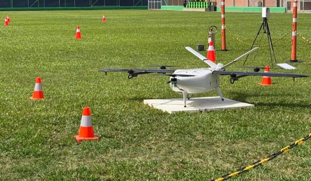 Medellín realizó el primer piloto de transporte de carga con drones en el país Dron de carga