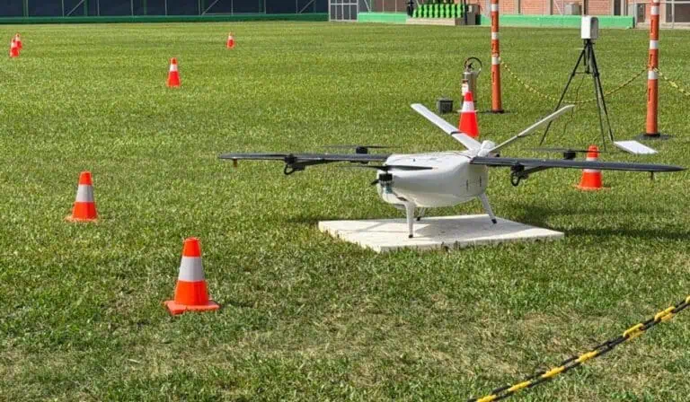 Medellín realizó el primer piloto de transporte de carga con drones en el país Dron de carga