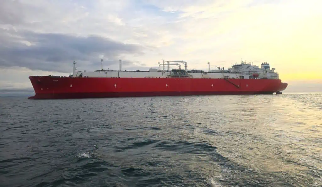 Llega a Buenaventura buque que permitirá importar y almacenar gas natural para Colombia FSU en Buenaventura