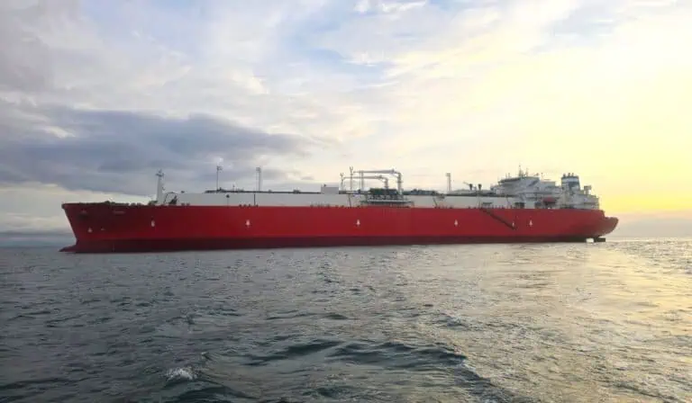 Regasificadora del Pacífico recibe el buque con el que iniciará operaciones en noviembre de 2026 FSU en Buenaventura. Imagen: Regasificadora del Pacífico