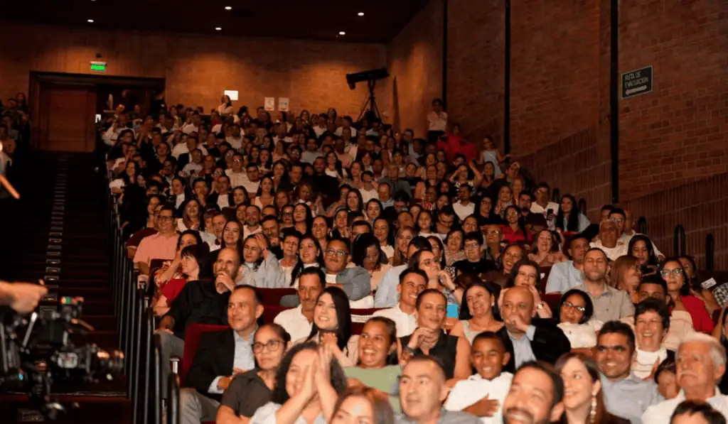 FamiEmpresario Interactuar 2026 exaltó la fuerza de la microempresa que mueve a Colombia FamiEmpresario Interactuar 2026