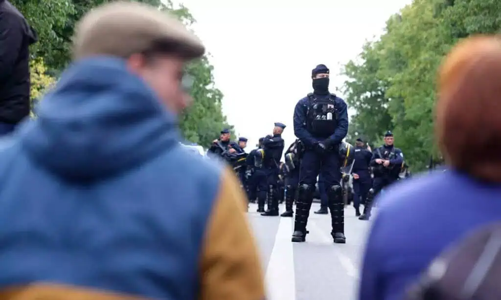 Nuevas protestas en Francia dejan al menos 135 detenidos y movilizan a 70.000 agentes Francia despliega 70.000 agentes ante nuevas movilizaciones