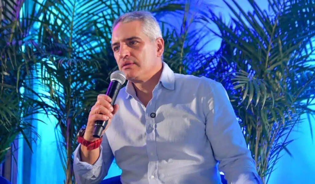 Más de 1.000 mujeres en Antioquia han conseguido empleo con este programa: ofrece incentivos a empresas que contraten Gobernador de Antioquia, Andrés Julián Rendón