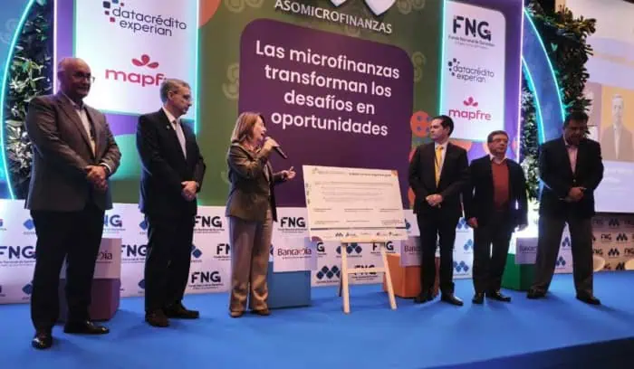 Gobierno De La Espriella y gremios financieros firman acuerdo para combatir el gota a gota en Colombia Gobierno De La Espriella y sector microfinanciero firman pacto contra el gota a gota