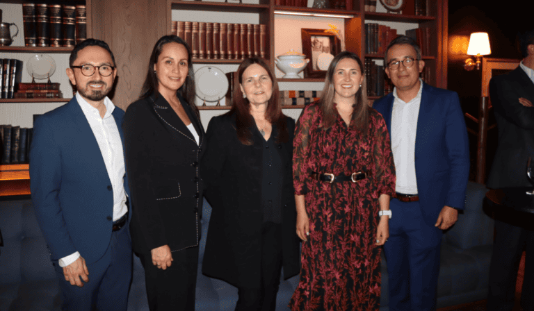 Heinsohn aterriza en Perú