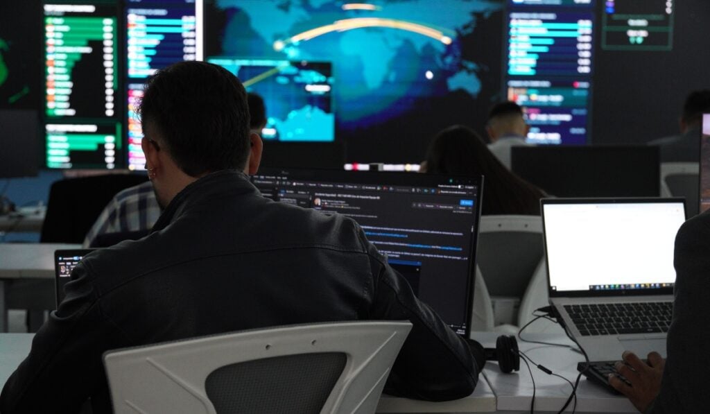 Indra Group cumple 30 años en Colombia y presenta nueva sede con centro de ciberseguridad de última generación Indra Group 30 años en Colombia