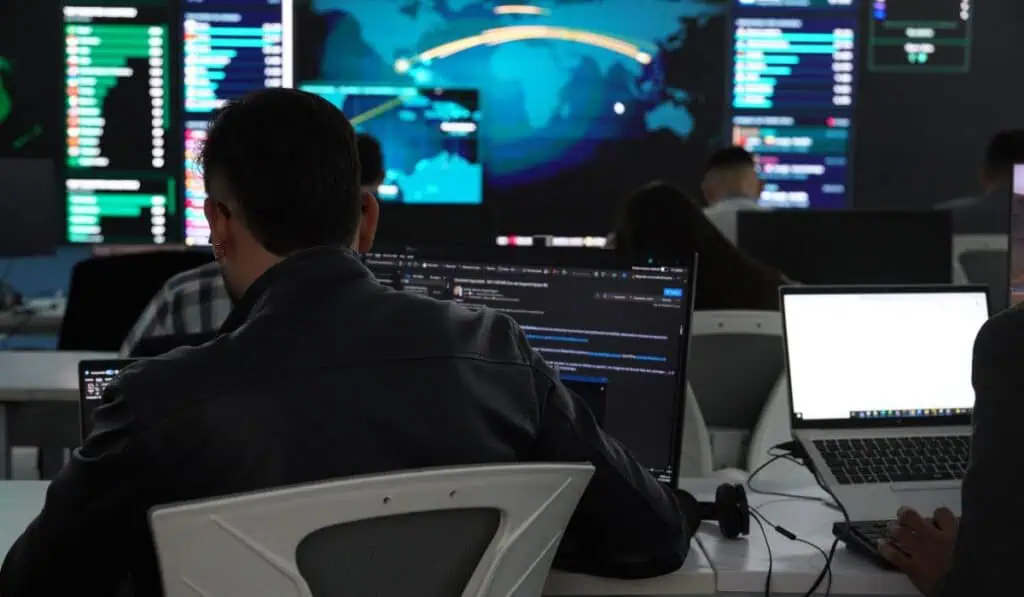 Indra Group cumple 30 años en Colombia y presenta nueva sede con centro de ciberseguridad de última generación Indra Group 30 años en Colombia