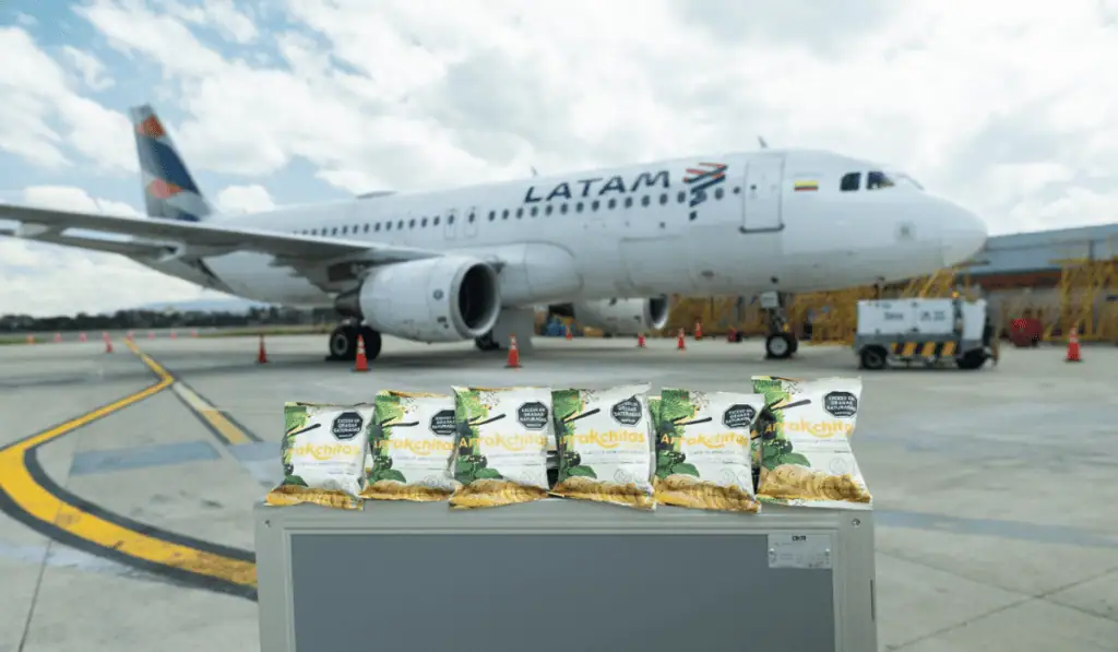 Latam Airlines Colombia inicia la celebración de sus 15 años con productos de empresarios del Tolima a bordo Latam Airlines Colombia inicia la celebración de sus 15 años con productos de empresarios del Tolima a bordo