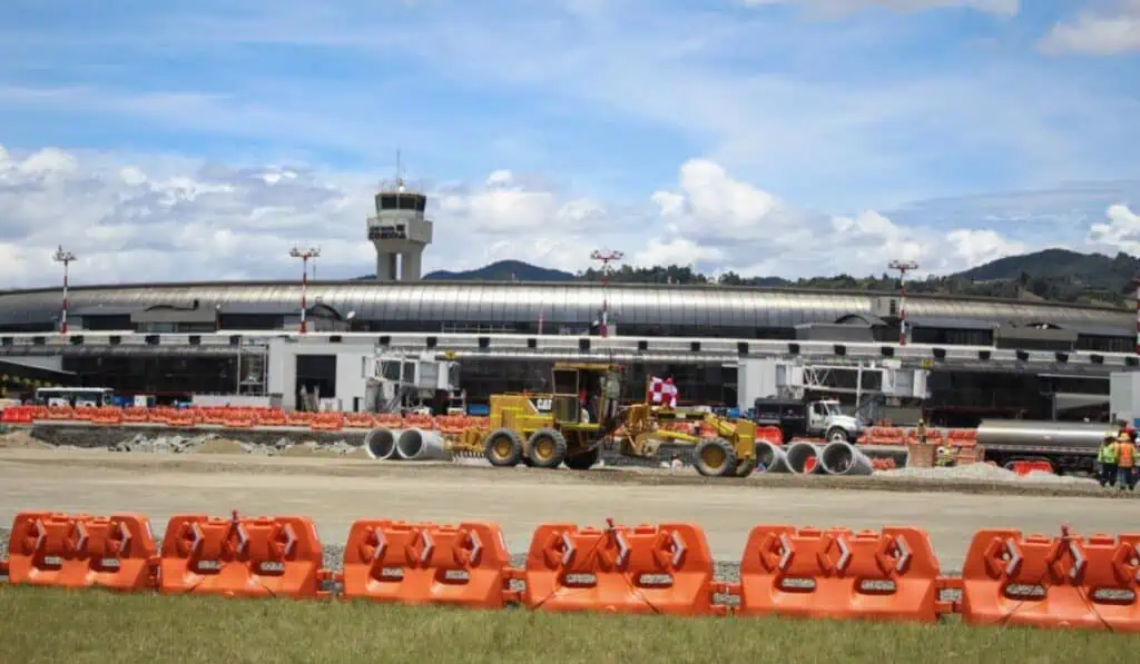 Listas primeras obras de ampliación del aeropuerto de Rionegro y hay acuerdo para acelerar intervenciones Listas primeras obras de ampliación del aeropuerto de Rionegro