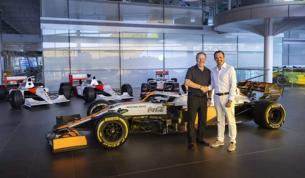 Los autos de Fórmula 1 de Senna, Hamilton y Brad Pitt salen al mercado en una histórica venta de McLaren