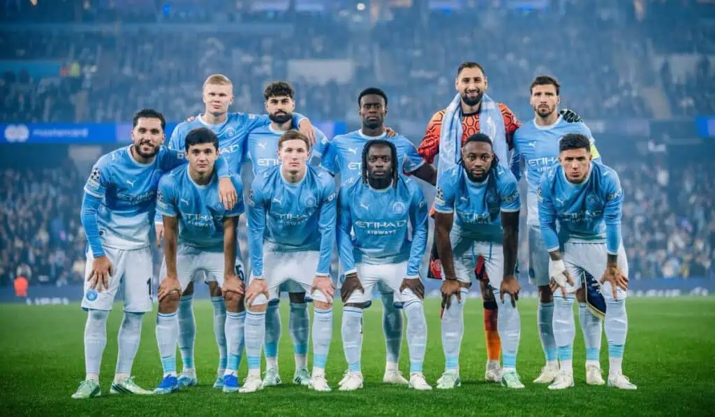 Manchester City podría descender y pasar dos temporadas en segunda división por sanción financiera Manchester City se expone a una histórica quita de puntos por irregularidades financieras.