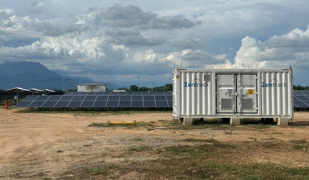 Cesar vive un 'boom' de proyectos solares: inversiones podrían superar los US$500 millones Minigranja solar de Unergy en Valledupar. Imagen: Alejandro Correa / Valora Analitik