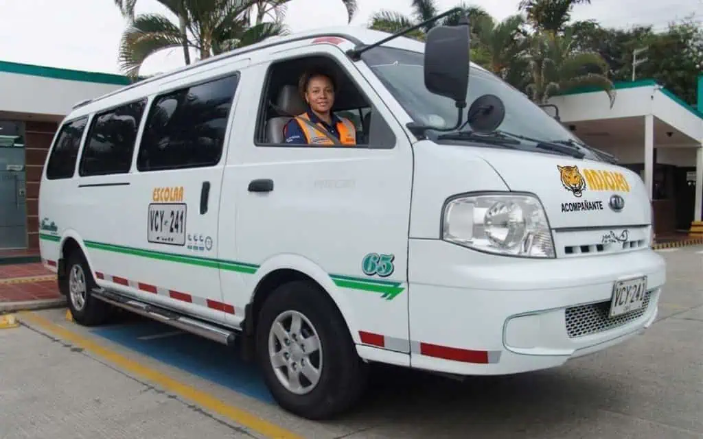 Rutas escolares tendrán importantes cambios en Colombia: ya hay nuevas exigencias que los padres y colegios deben tener en cuenta Quién debe verificar que se cumplan las nuevas exigencias de las rutas escolares