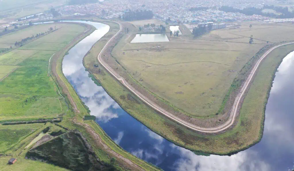 Los poderosos grupos empresariales que competirán por la billonaria licitación para descontaminar el río Bogotá Rio Bogotá