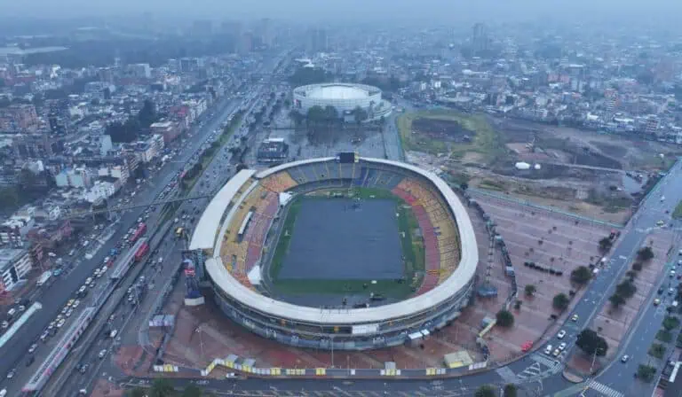 Sencia acelera recuperación de la grama de El Campín tras conciertos de BTS en Bogotá Sencia acelera recuperación de la grama de El Campín tras conciertos de BTS en Bogotá