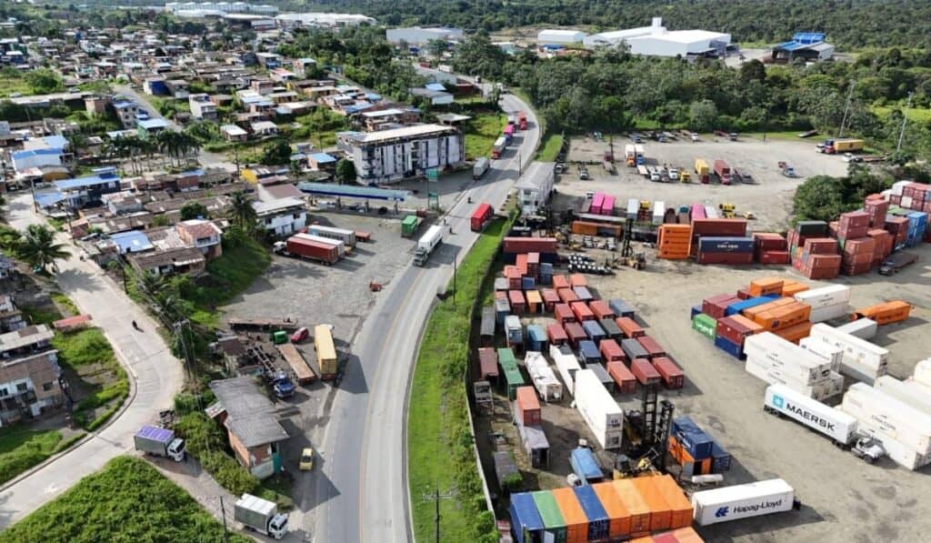 Gobierno De la Espriella rechaza nuevo cobro por tonelada decretado en el Puerto de Buenaventura Vía alterna a Buenaventura. Imagen: ANI
