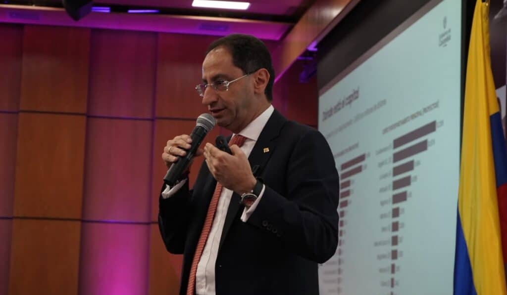Ahora | Gobierno de la Espriella busca devolver el IVA a 35 millones de colombianos cada 15 días; aumentarían tarifas Vicepresidente José Manuel Restrepo