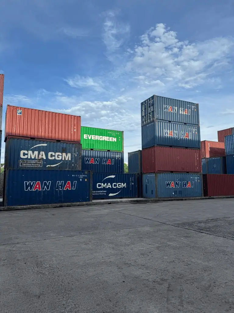 Las grúas más grandes de Colombia están en Buenaventura: así se prepara Puerto Aguadulce para los megabuques Contenedores en el Puerto de Agua Dulce. Foto: Nataly Vargas, Valora Analitik.