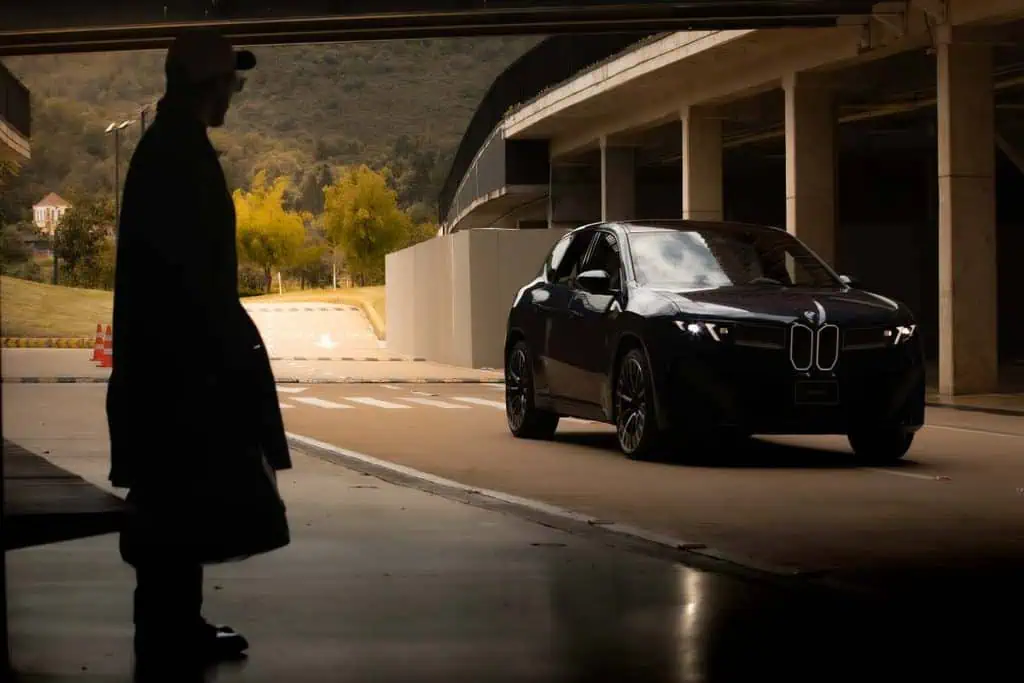 BMW estrena carro eléctrico en Colombia que puede ir y volver de Bogotá a Medellín con una sola carga: precio y características nueva BMW iX3 (1)