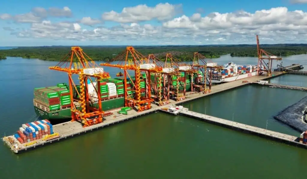 Las grúas más grandes de Colombia están en Buenaventura: así se prepara Puerto Aguadulce para los megabuques Puerto de Agua Dulce en Buenaventura. Foto: Cortesía.
